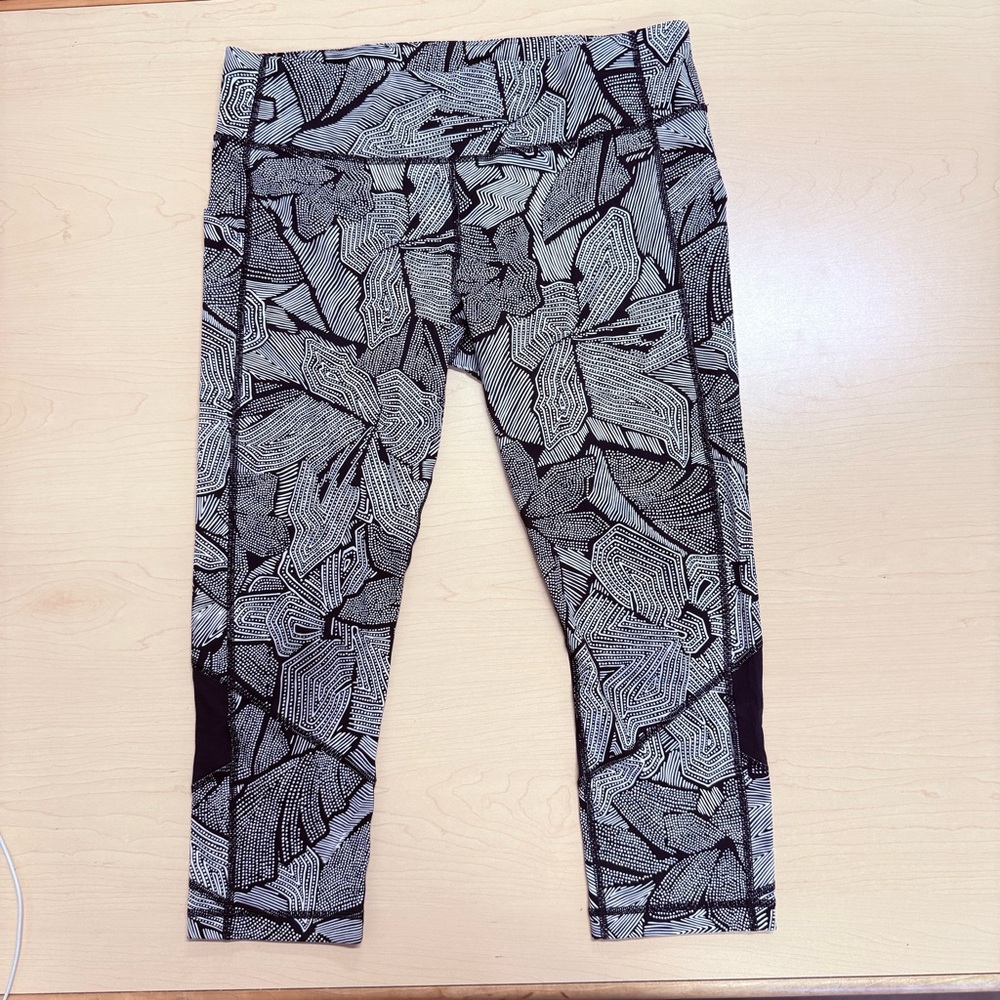 Lululemon Pace Rival Crop Full-On Luxtreme Dottie Tribe White Black Size 12